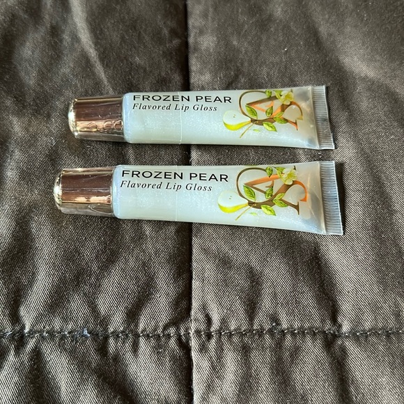 Victoria’s Secret Frozen Pear Lip Gloss - Picture 3 of 8